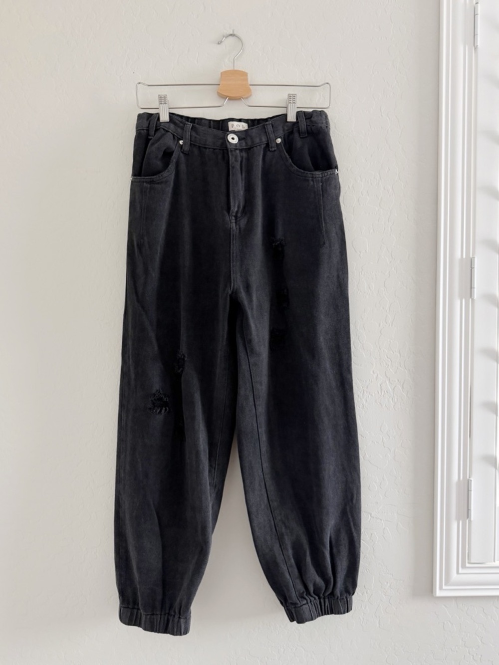POL Distressed Boho Jogger Pant in Black Size L - Picture 2 of 8